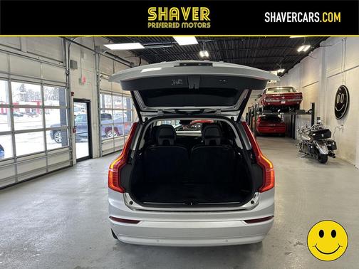 2022 Volvo XC90 T6 Momentum