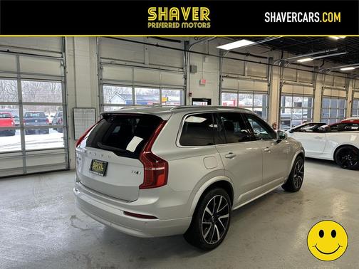2022 Volvo XC90 T6 Momentum