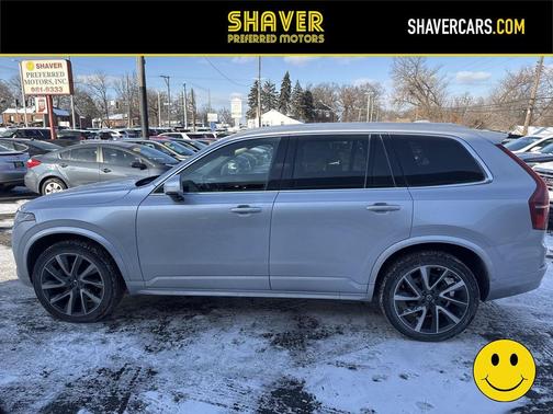 2022 Volvo XC90 T6 Momentum