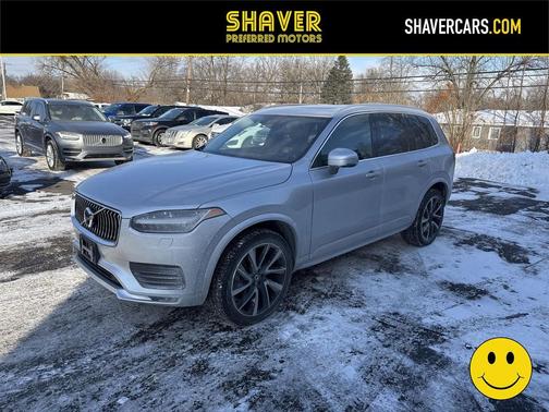 2022 Volvo XC90 T6 Momentum