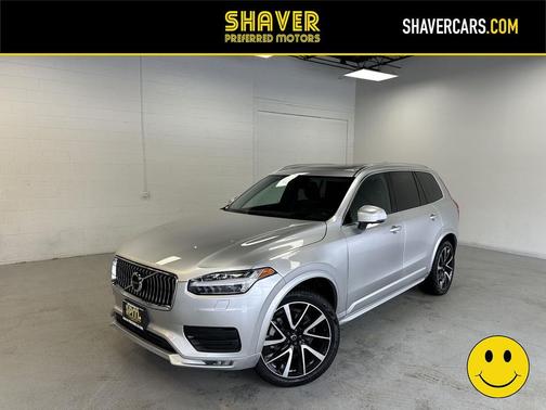 2022 Volvo XC90 T6 Momentum