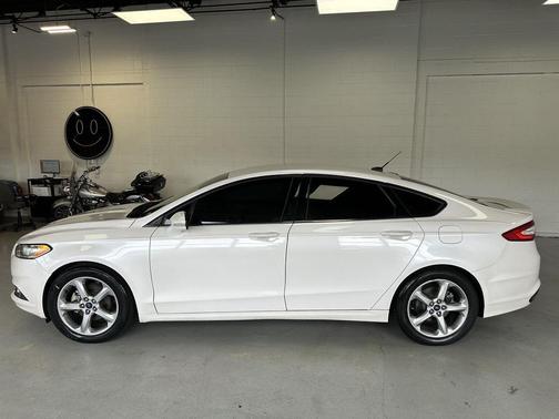 White Platinum Metallic Tri-Coat 2016 Ford Fusion SE