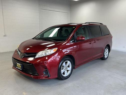 2018 Toyota Sienna LE