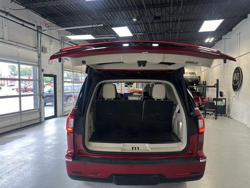Ruby Red Metallic Tinted Clearcoat 2019 Lincoln Navigator Reserve