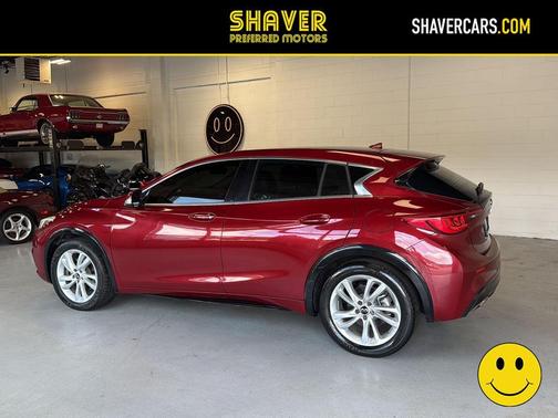 2017 INFINITI QX30 Luxury