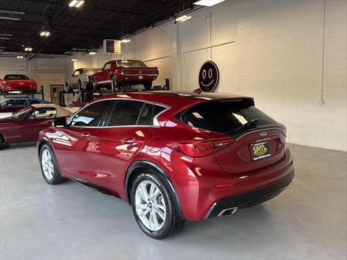 2017 INFINITI QX30 Luxury