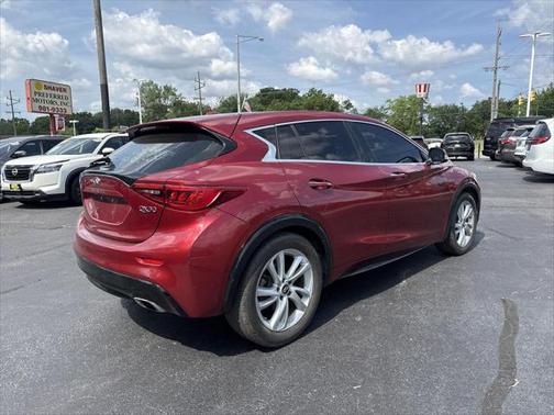 2017 INFINITI QX30 Luxury