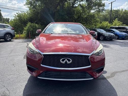 2017 INFINITI QX30 Luxury