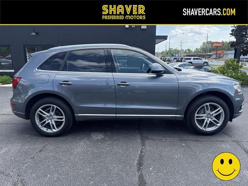 Daytona Gray Pearl Effect 2017 Audi Q5 2.0T Premium Plus