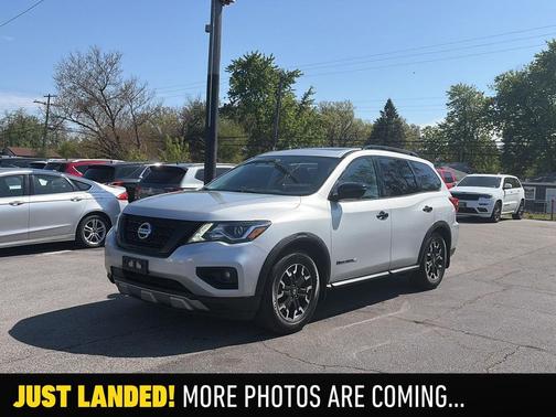 Brilliant Silver Metallic 2019 Nissan Pathfinder SL