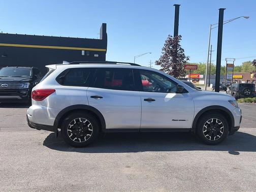 Brilliant Silver Metallic 2019 Nissan Pathfinder SL