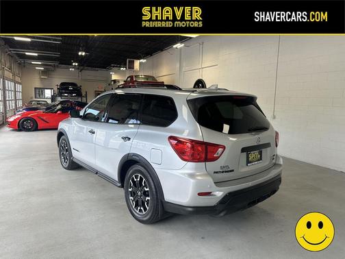 Brilliant Silver Metallic 2019 Nissan Pathfinder SL
