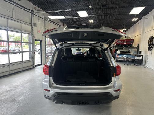 Brilliant Silver Metallic 2019 Nissan Pathfinder SL
