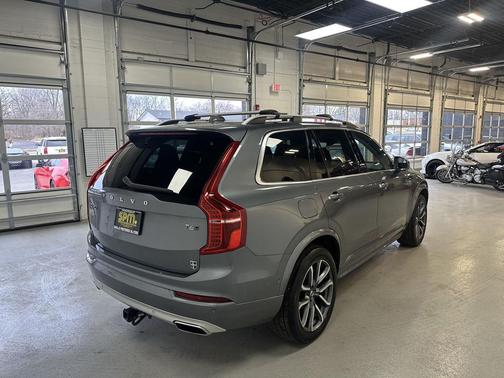 2019 Volvo XC90 T6 Momentum