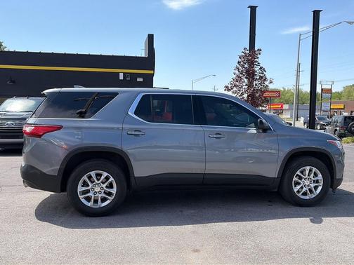 Satin Steel Metallic 2021 Chevrolet Traverse LS