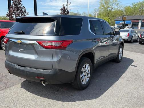 Satin Steel Metallic 2021 Chevrolet Traverse LS