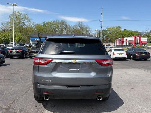 Satin Steel Metallic 2021 Chevrolet Traverse LS