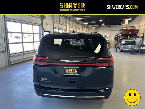 Fathom Blue Pearlcoat 2021 Chrysler Pacifica Touring L