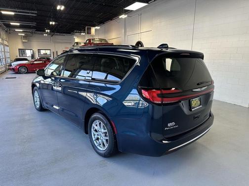 Fathom Blue Pearlcoat 2021 Chrysler Pacifica Touring L