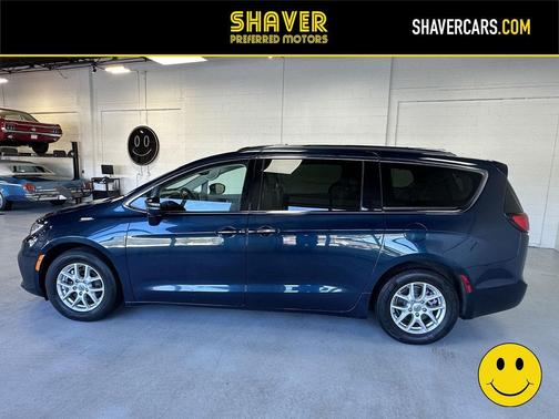Fathom Blue Pearlcoat 2021 Chrysler Pacifica Touring L