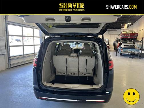 Fathom Blue Pearlcoat 2021 Chrysler Pacifica Touring L