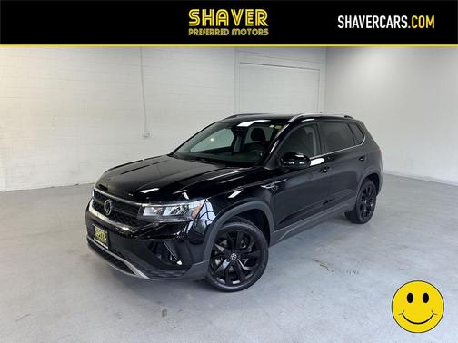 Deep Black Pearl 2022 Volkswagen Taos 1.5T SE