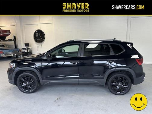 Deep Black Pearl 2022 Volkswagen Taos 1.5T SE