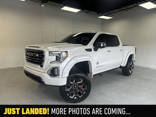White Frost Tricoat 2020 GMC Sierra 1500 SLT