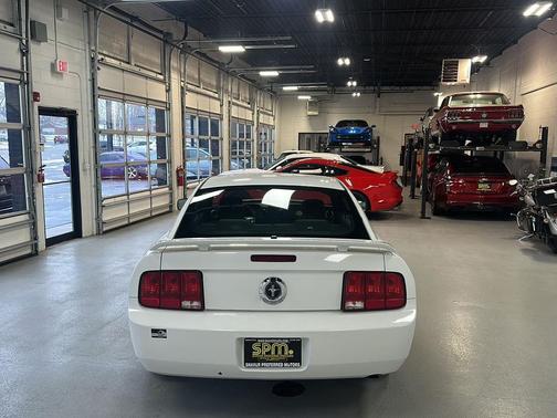 2006 Ford Mustang Deluxe