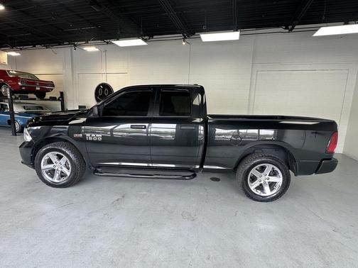 Brilliant Black Crystal Pearlcoat 2017 RAM 1500 Express