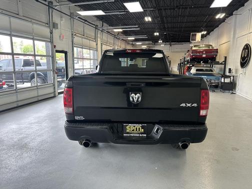 Brilliant Black Crystal Pearlcoat 2017 RAM 1500 Express