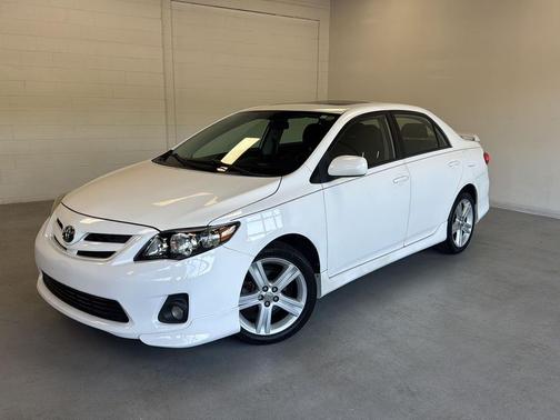 Super White 2013 Toyota Corolla S