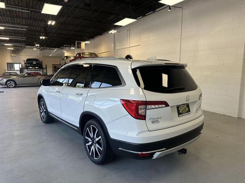 Platinum White Pearl 2021 Honda Pilot Touring 8-Passenger