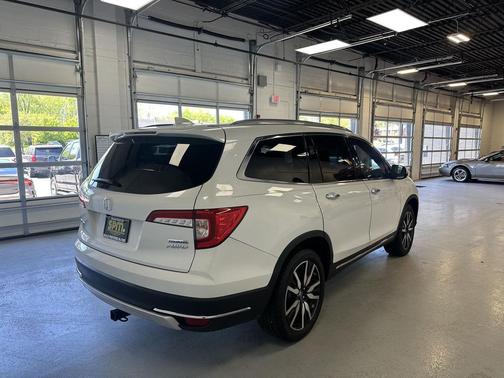 Platinum White Pearl 2021 Honda Pilot Touring 8-Passenger