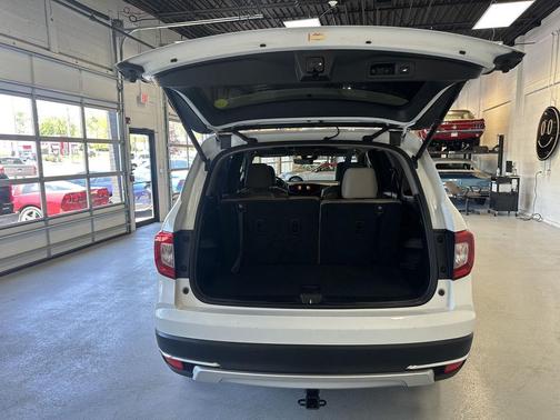 Platinum White Pearl 2021 Honda Pilot Touring 8-Passenger