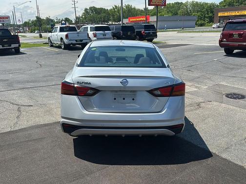 Brilliant Silver Metallic 2022 Nissan Altima 2.5 SV