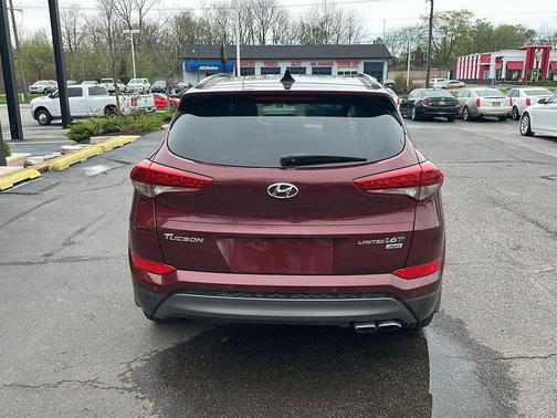 Ruby Wine 2016 Hyundai TUCSON Limited