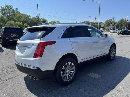 Crystal White Tricoat 2017 Cadillac XT5 Luxury
