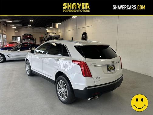 Crystal White Tricoat 2017 Cadillac XT5 Luxury