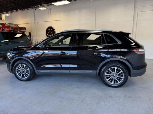 2019 Lincoln Nautilus Select