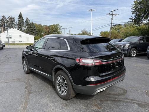 2019 Lincoln Nautilus Select