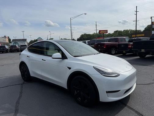 2022 Tesla Model Y Long Range Dual Motor All-Wheel Drive