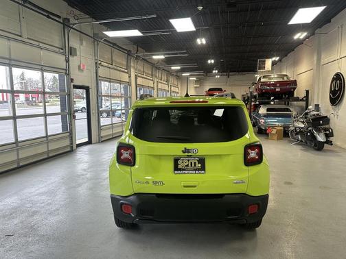 Hypergreen Clearcoat 2018 Jeep Renegade Latitude