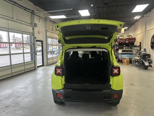 Hypergreen Clearcoat 2018 Jeep Renegade Latitude
