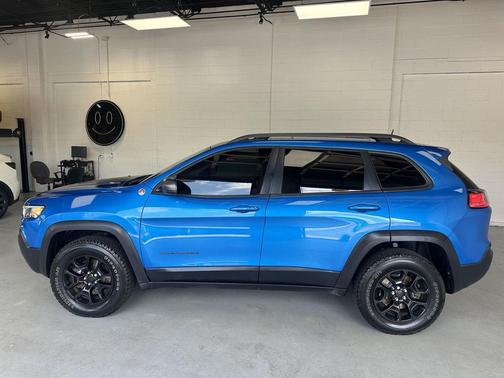Hydro Blue Pearlcoat 2019 Jeep Cherokee Trailhawk