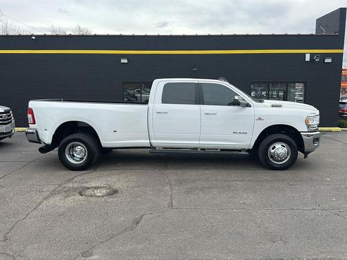 Bright White Clearcoat 2021 RAM 3500 Big Horn Crew Cab 4x4 8' Box