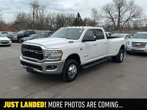 Bright White Clearcoat 2021 RAM 3500 Big Horn Crew Cab 4x4 8' Box