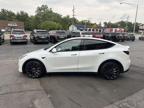 Pearl White Multi-Coat 2022 Tesla Model Y Performance Dual Motor All-Wheel Drive