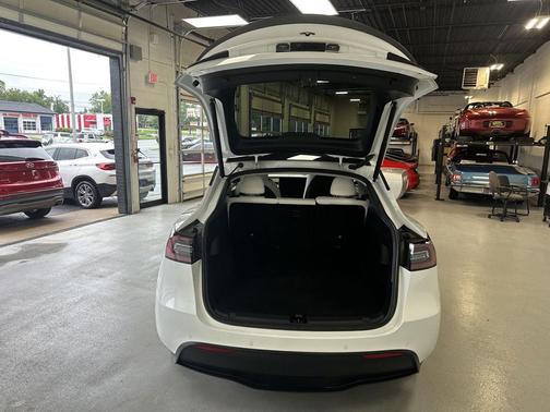 Pearl White Multi-Coat 2022 Tesla Model Y Performance Dual Motor All-Wheel Drive