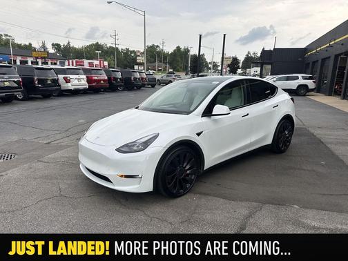 Pearl White Multi-Coat 2022 Tesla Model Y Performance Dual Motor All-Wheel Drive